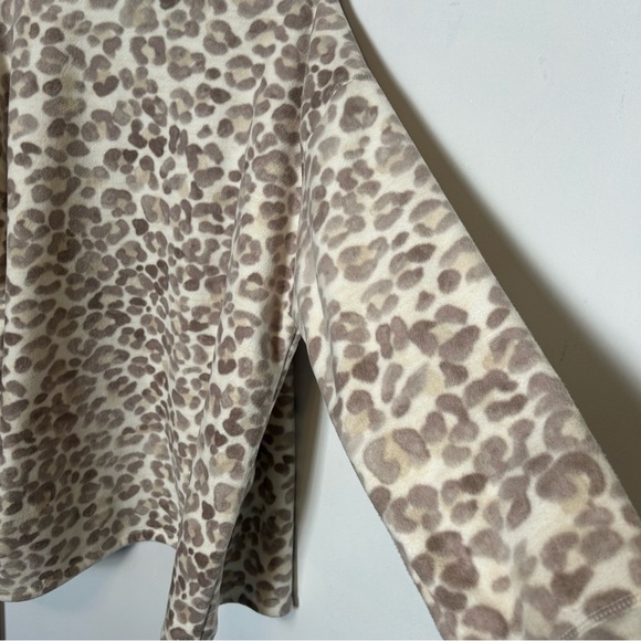 HUE Cream and Brown robe Cozy Fleece cover up - Picture 16 of 16